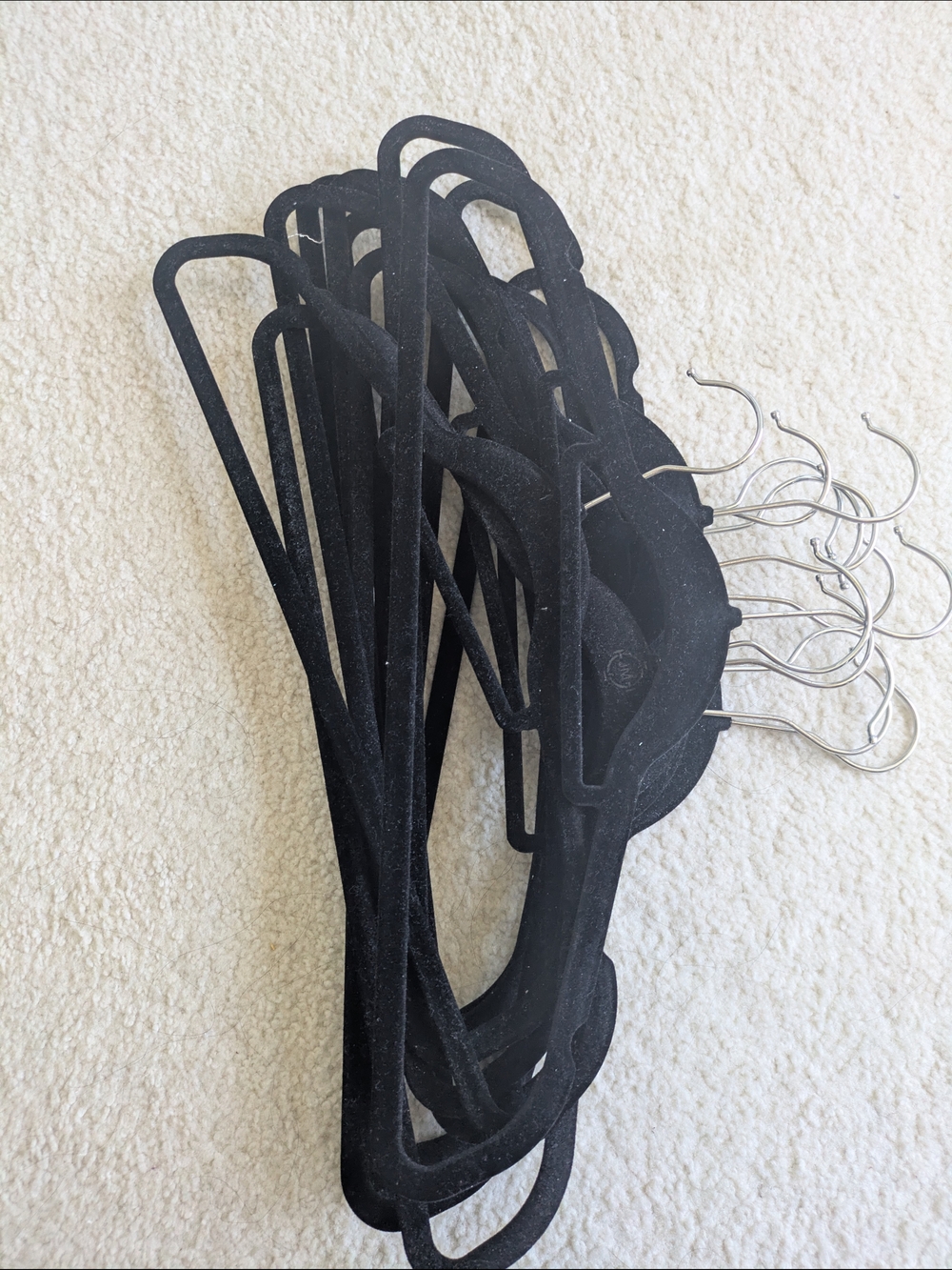 Velvet Slim Non-Slip Clothes Hangers - Black (Lot)